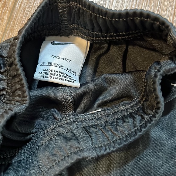 Nike 2T dri fit shorts - Picture 2 of 2